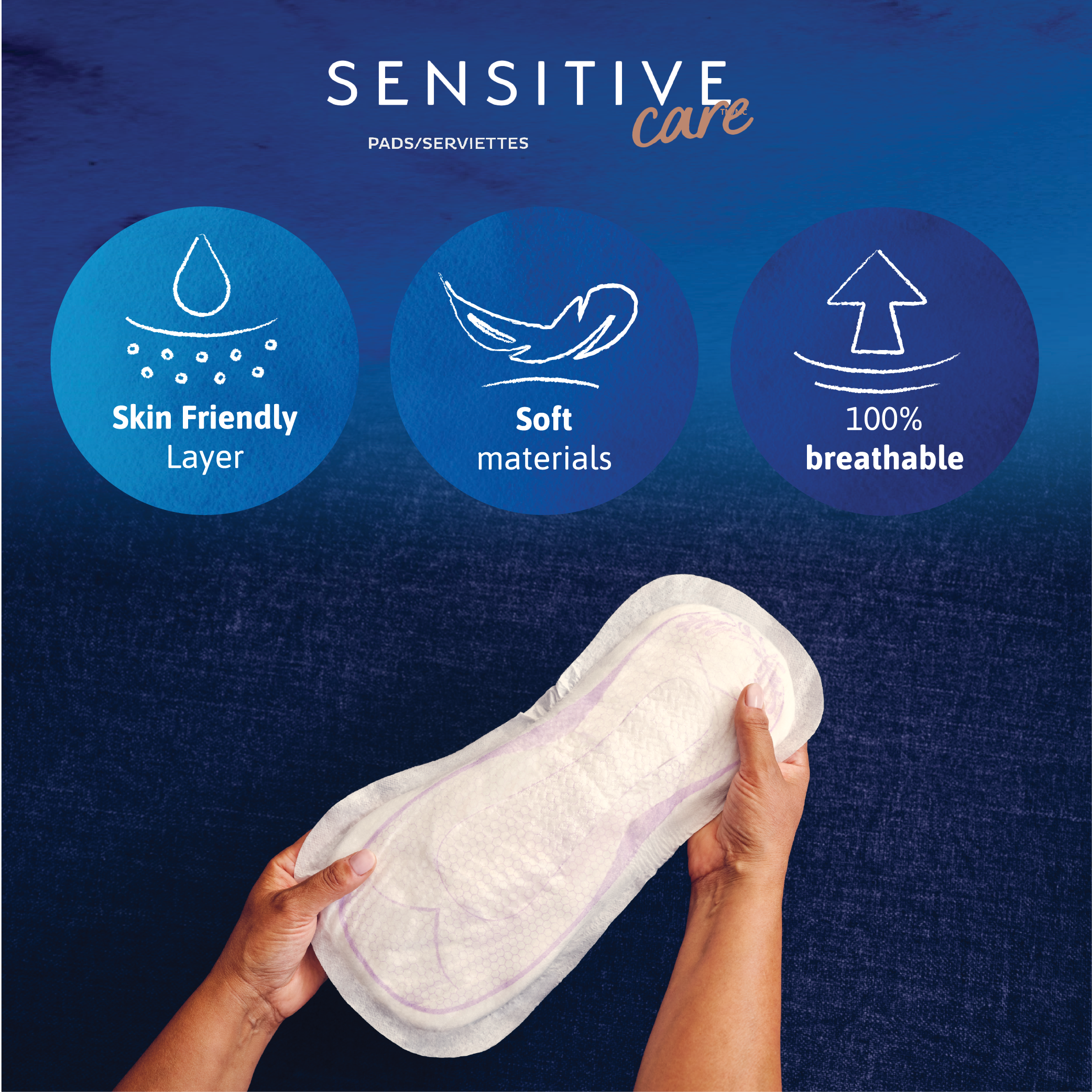 Two hands holding a pad with SkinComfort Formula: skin-friendly layer, soft materials, and 100% breathable Two hands holding a pad with SkinComfort Formula: skin-friendly layer, soft materials, and 100% breathable